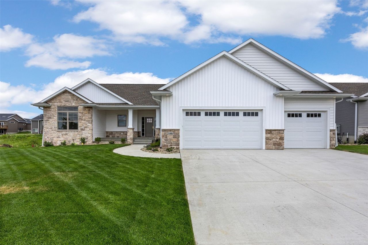 1188 Stable Ridge Dr, Marion, IA 52302 Main Photo