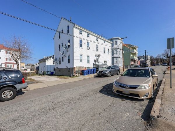 47 Boutwell, Fall River, MA 02720