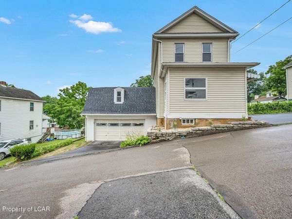 15 Court Street, Hanover Township, PA 18706