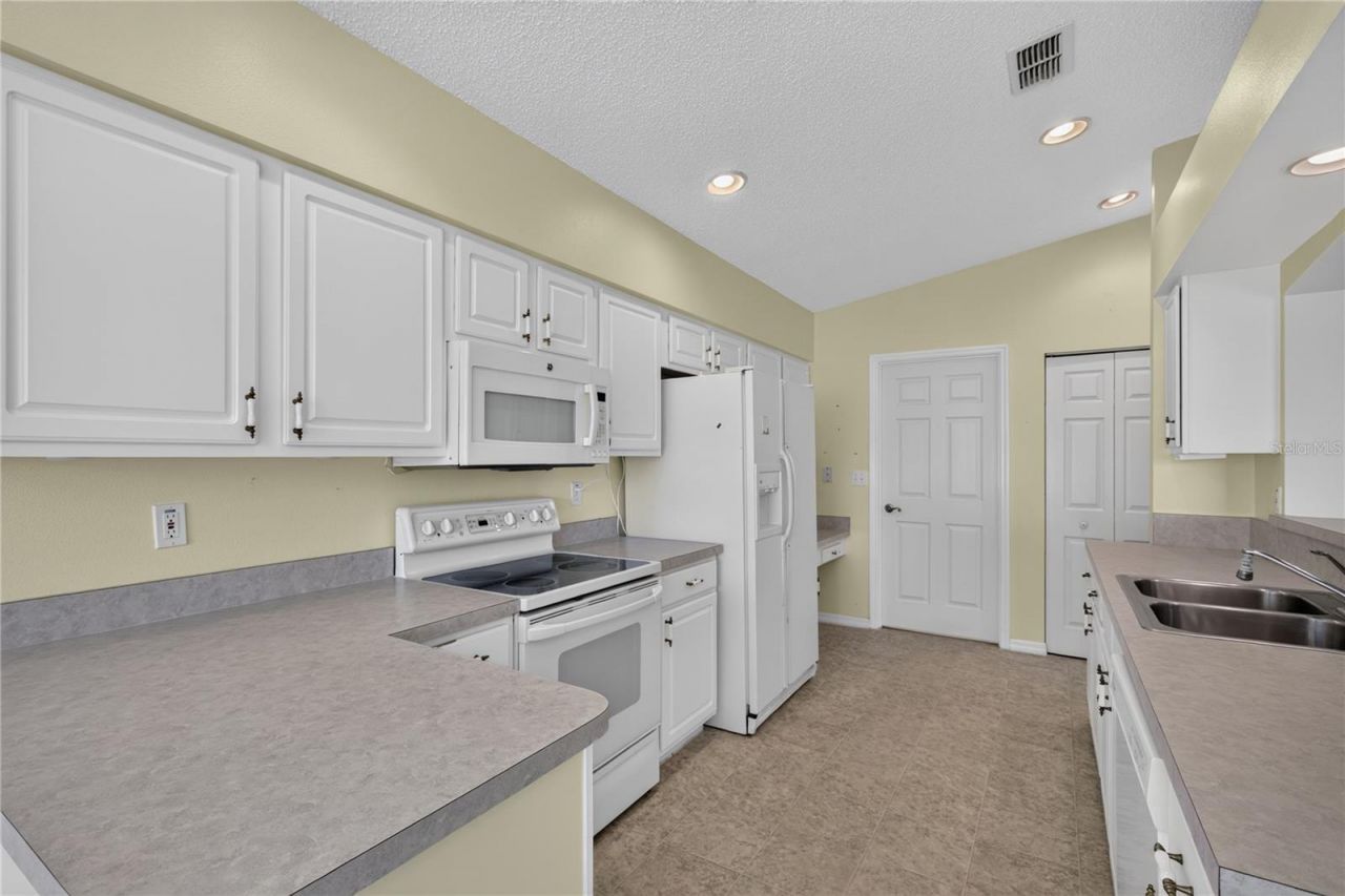 642 Timbercrest Drive , Leesburg, FL 34748 Photo