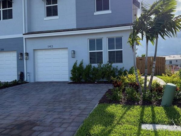 142 NE 14TH TERRACE , HOMESTEAD, FL 33033