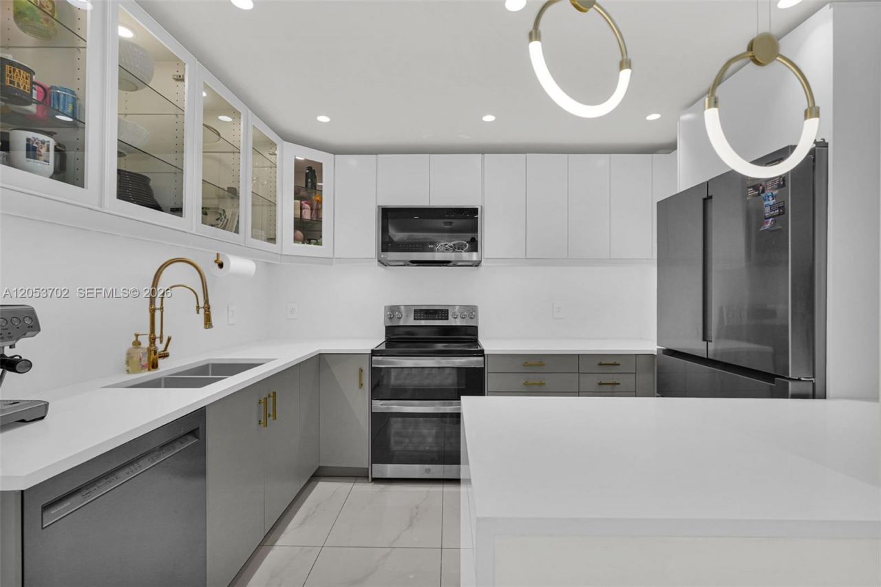 9721 E Bay Harbor Dr , Unit 6D, Bay Harbor Islands, FL 33154 Photo