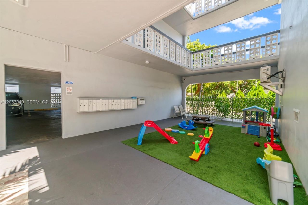1818 Rodman St , Unit 4A, Hollywood, FL 33020 Photo