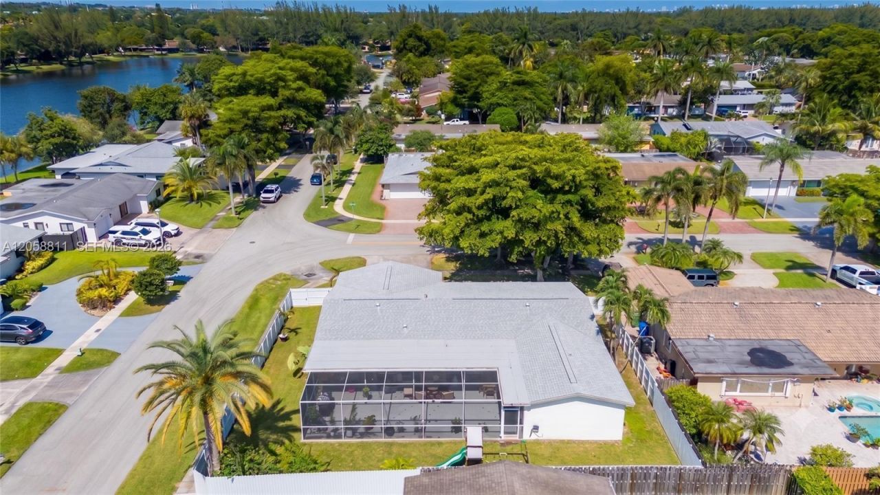 2130 NW 106th Ave, Pembroke Pines, FL 33026 Photo