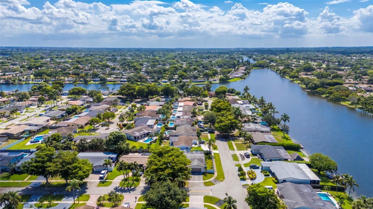 2130 NW 106th Ave, Pembroke Pines, FL 33026 Photo