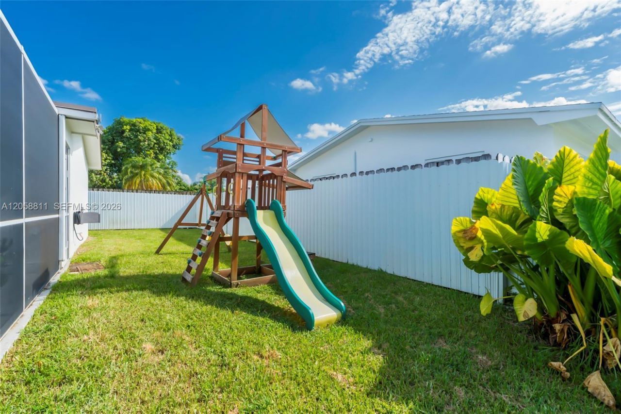 2130 NW 106th Ave, Pembroke Pines, FL 33026 Photo