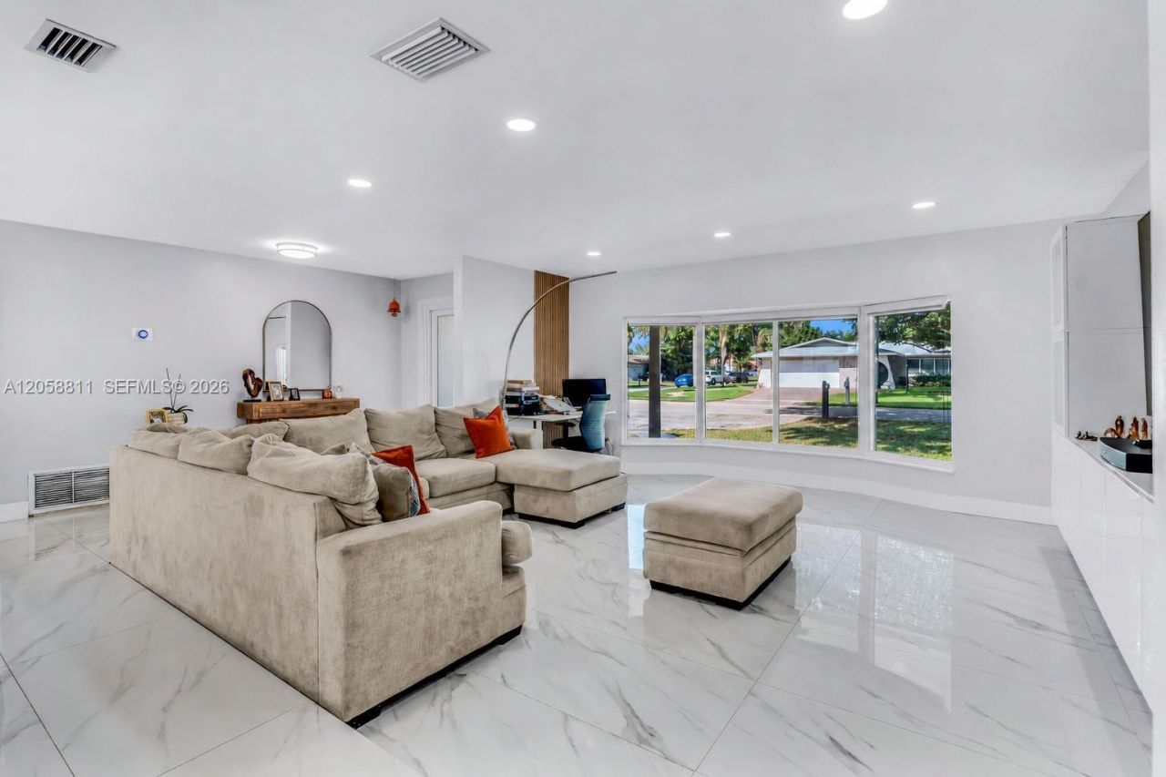 2130 NW 106th Ave, Pembroke Pines, FL 33026 Photo