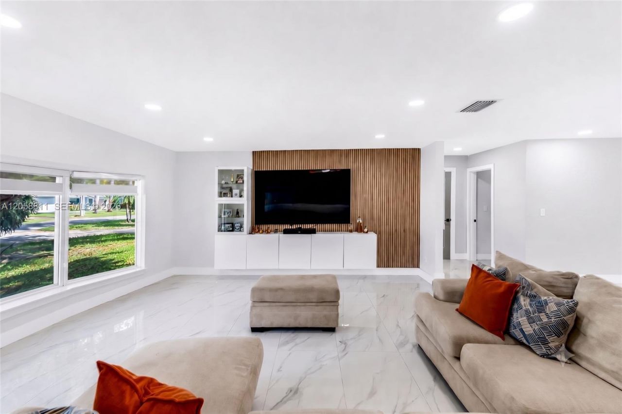 2130 NW 106th Ave, Pembroke Pines, FL 33026 Photo