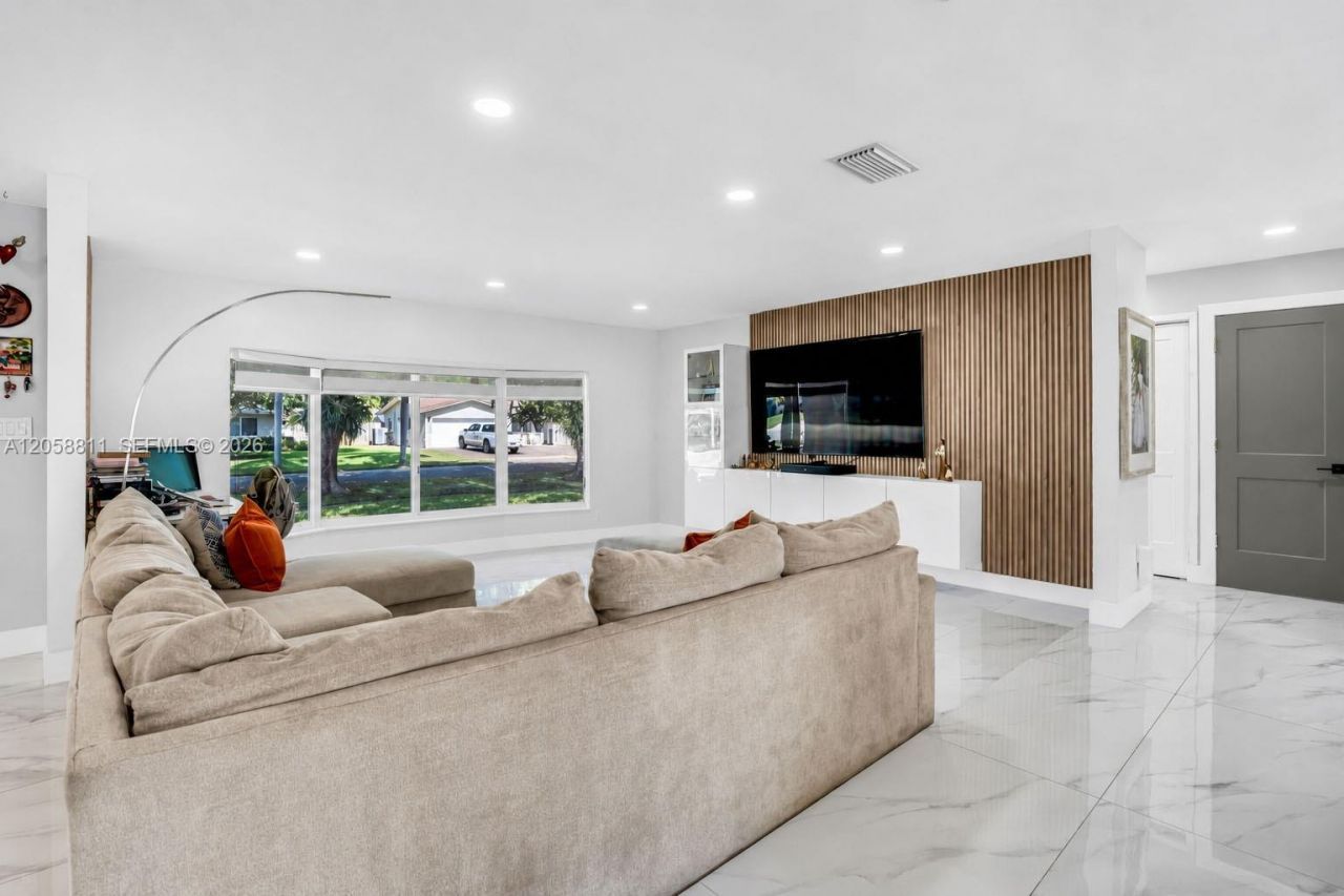 2130 NW 106th Ave, Pembroke Pines, FL 33026 Photo