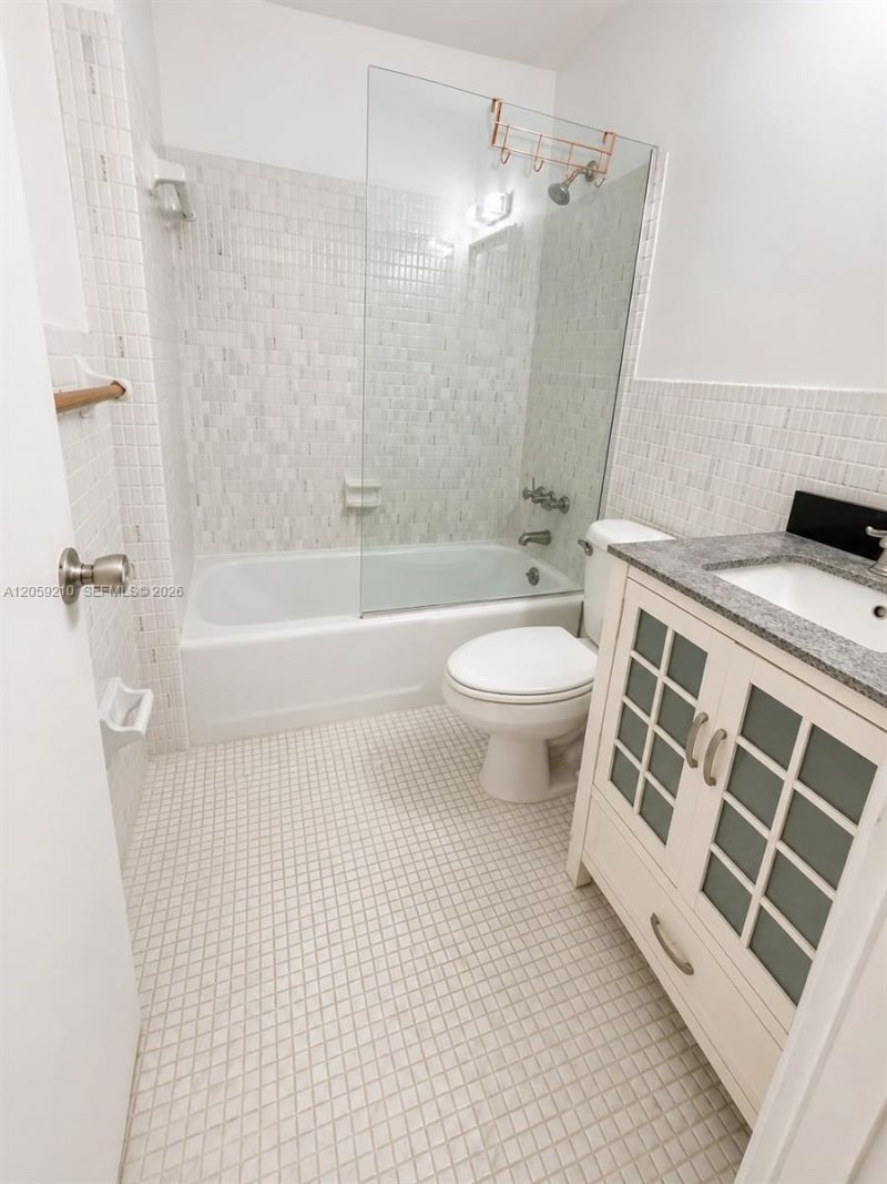 500 E Country Club Cir, Unit 7, Plantation, FL 33326 Photo