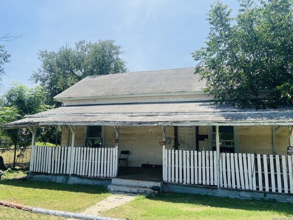 323 N Camp, Uvalde, TX 78801