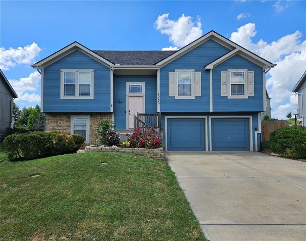 10220 N Lewis Avenue, Kansas City, MO 64157 Main Photo
