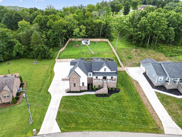 545 Bridle Path Ln , Hartsville, TN 37074