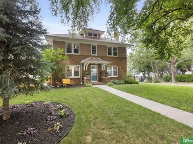 302 S 49th Avenue, Omaha, NE 68132
