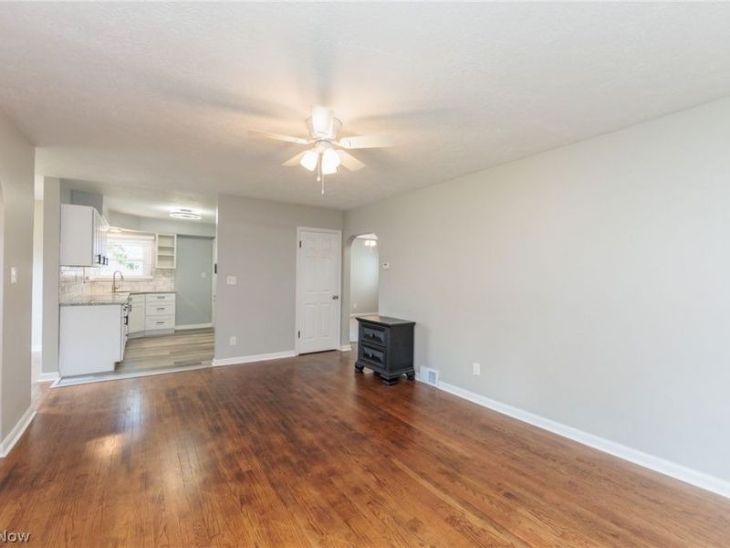 319 Kathron Avenue, Cuyahoga Falls, OH 44221 Photo 5