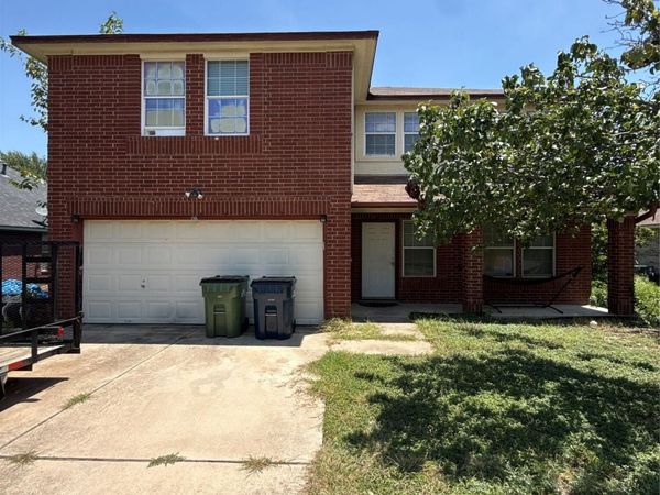708 Camino Real DR , Leander, TX 78641
