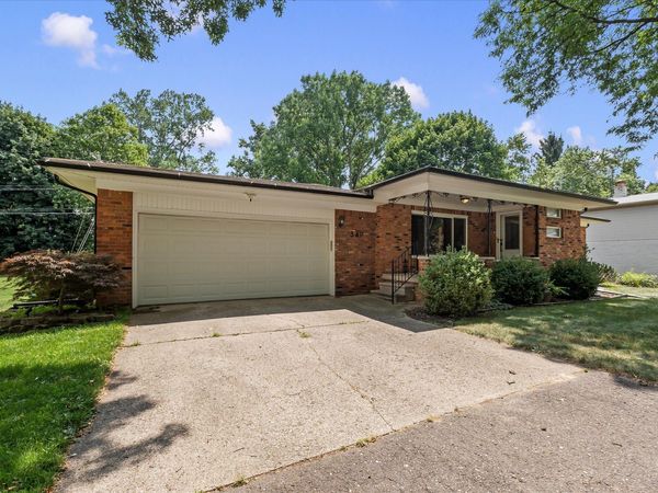 349 Nesbit Lane, Rochester Hills, MI 48309