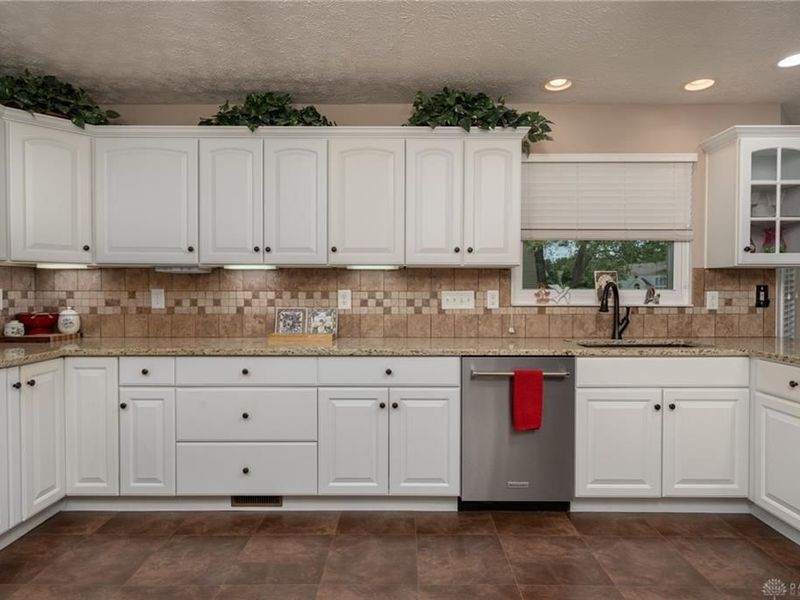 2494 Silver Springs Court, Beavercreek, OH 45431 Photo 10