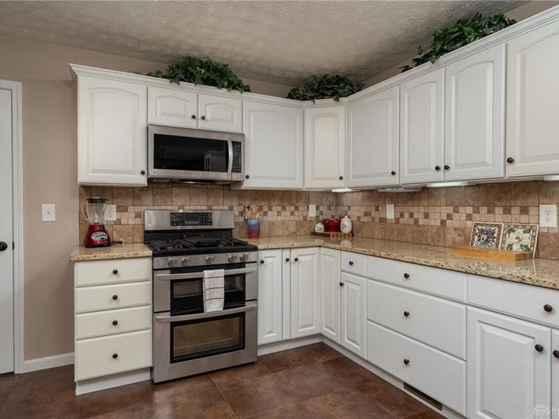 2494 Silver Springs Court, Beavercreek, OH 45431 Photo 9