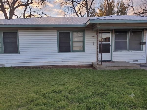 1204 N Fannin Avenue , Cameron, TX 76520
