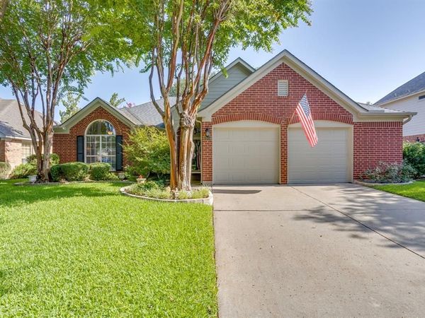 6904 Spring Valley Way, Fort Worth, TX 76132