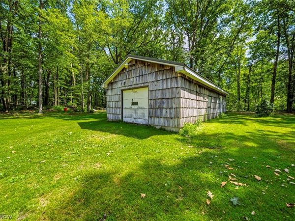 16320 Farley Road , Middlefield, OH 44062