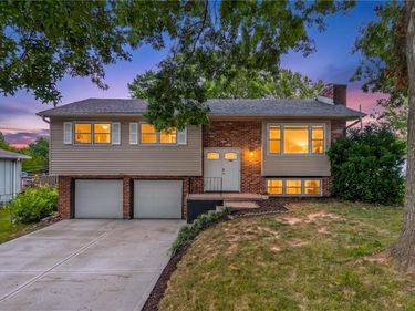 8815 N Kenwood Avenue, Kansas City, MO 64155