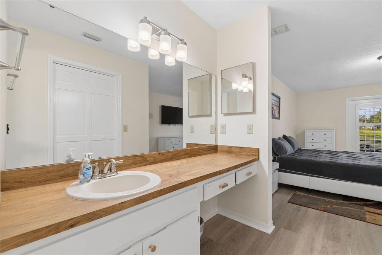653 Timber Pond Drive , Brandon, FL 33510 Photo