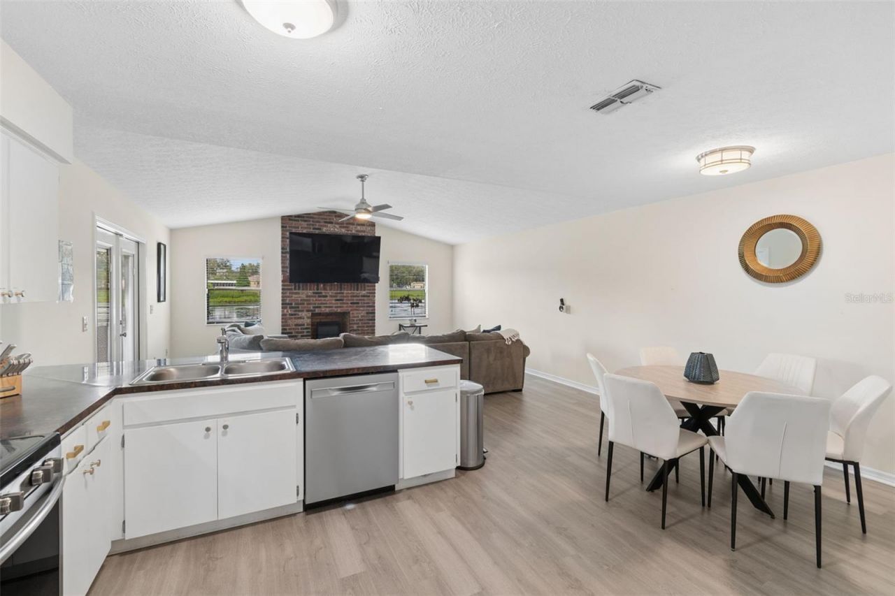653 Timber Pond Drive , Brandon, FL 33510 Photo