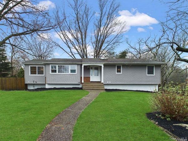 37 Storyland Lane , East Setauket, NY 11733