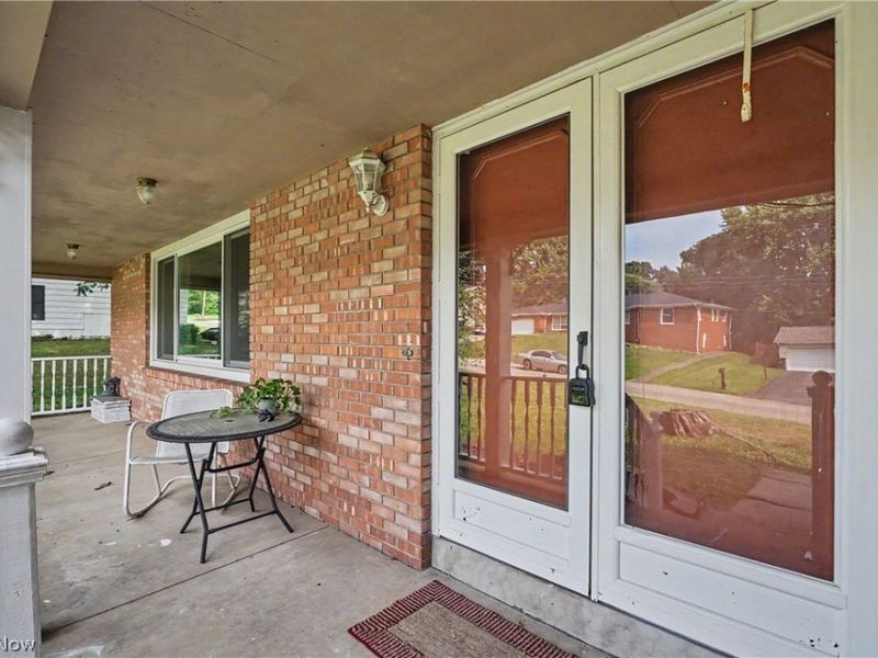 8524 Sleepy Hollow Drive NE, Warren, OH 44484 Photo 2