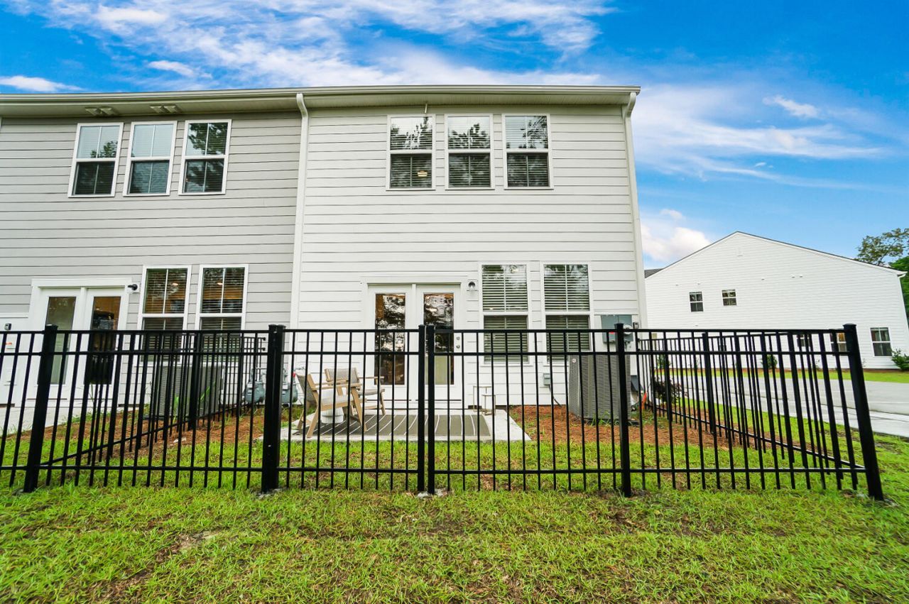 609 Trotters Lane Photo 37