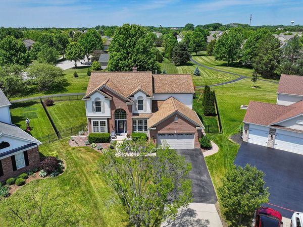 10 Hithergreen Court , Algonquin, IL 60102