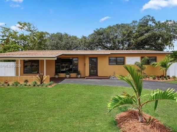 941 NW 180th Ter , Miami Gardens, FL 33169