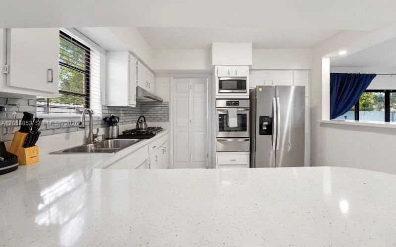 941 NW 180th Ter, Unit 1, Miami Gardens, FL 33169 Photo