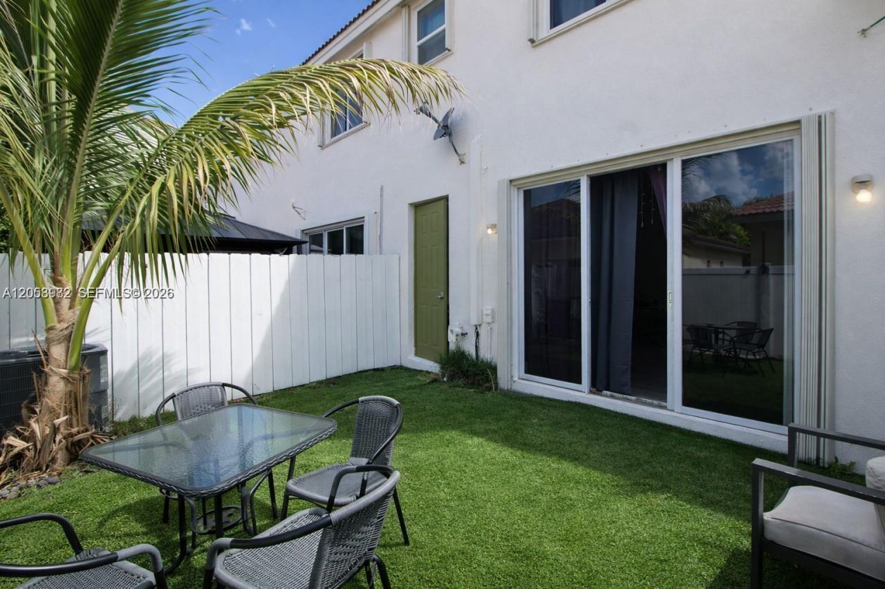 2264 NE 42nd Cir , Homestead, FL 33033 Photo