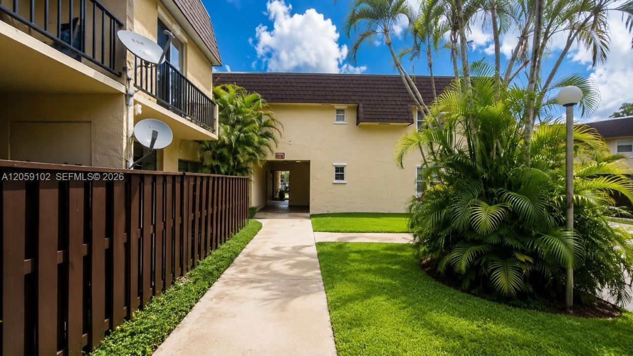 13710 SW 90th Ave , Unit 4, Miami, FL 33176 Photo