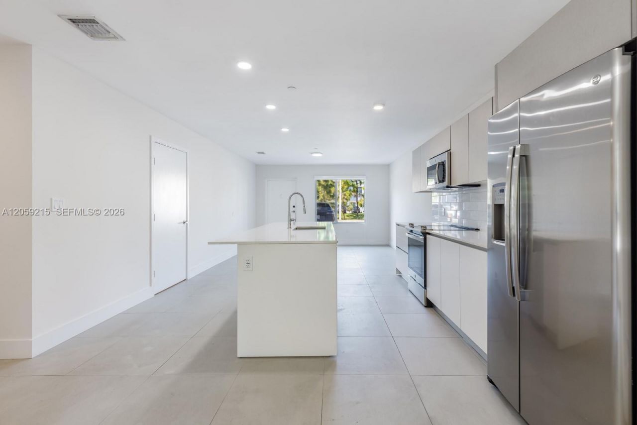 2505 NE 193rd St , Unit 4108, Miami, FL 33180 Photo