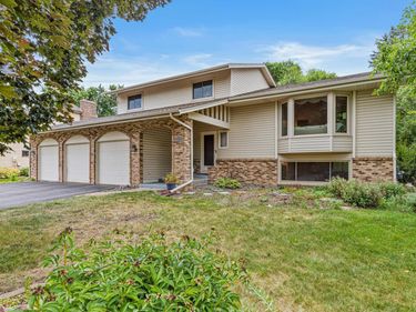 4640 Goldenrod Lane N, Plymouth, MN 55442