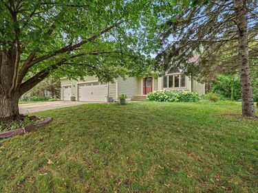 240 Woodridge Lane, Circle Pines, MN 55014