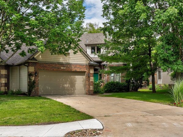 1075 Glen Oaks Drive, West Des Moines, IA 50266