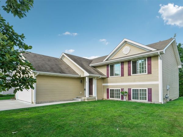 6108 NW 49th Street, Johnston, IA 50131