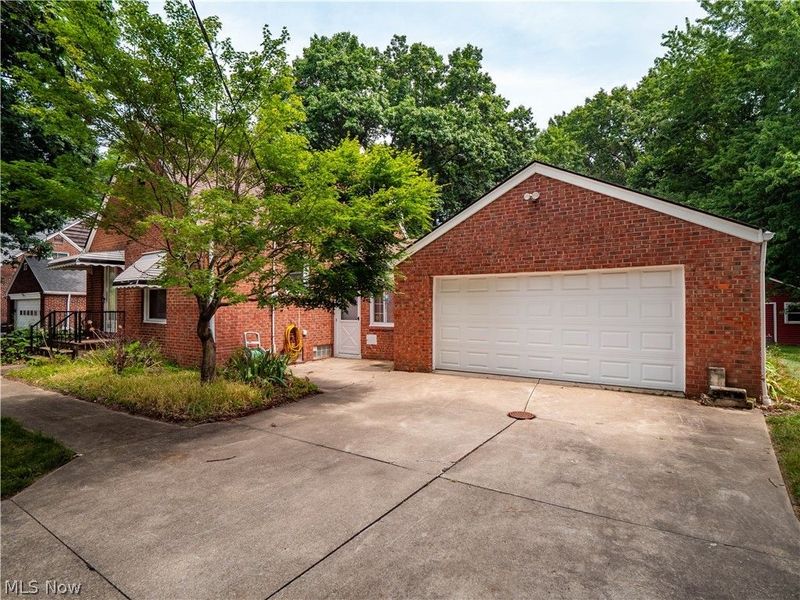 6531 Bonroi Drive , Seven Hills, OH 44131 Photo 5