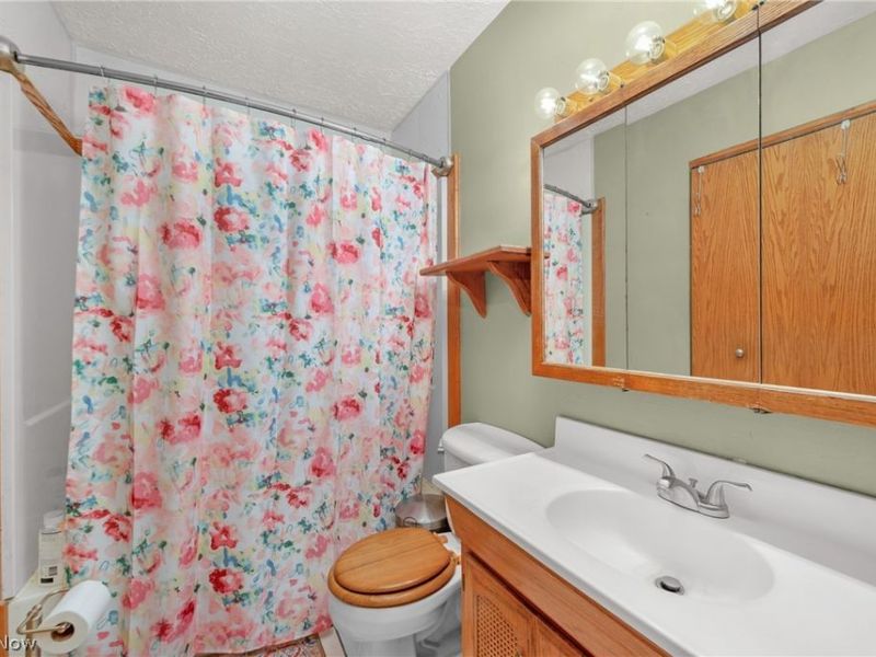 914 Stark Street , Sheffield Lake, OH 44054 Photo 18