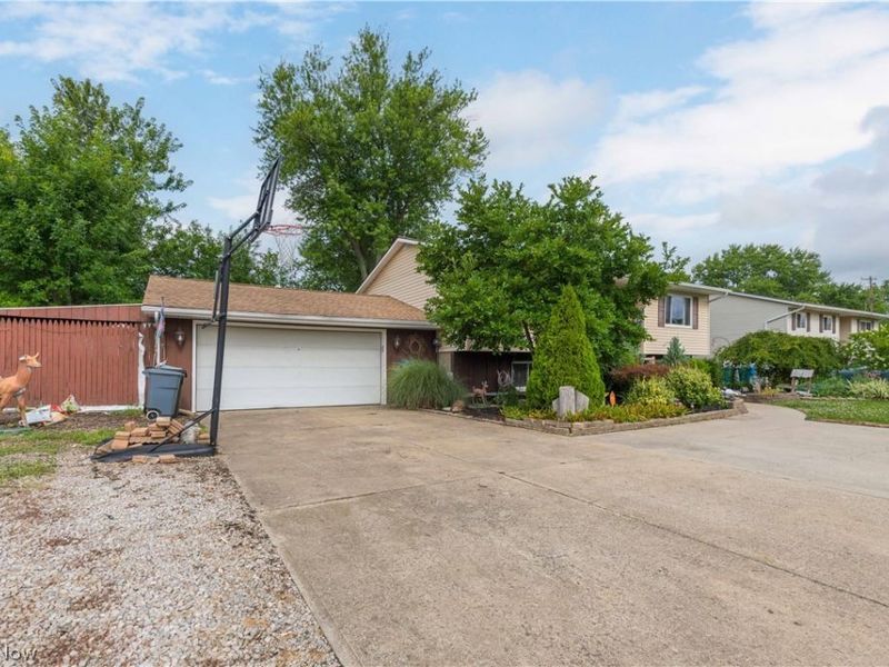 914 Stark Street , Sheffield Lake, OH 44054 Photo 3