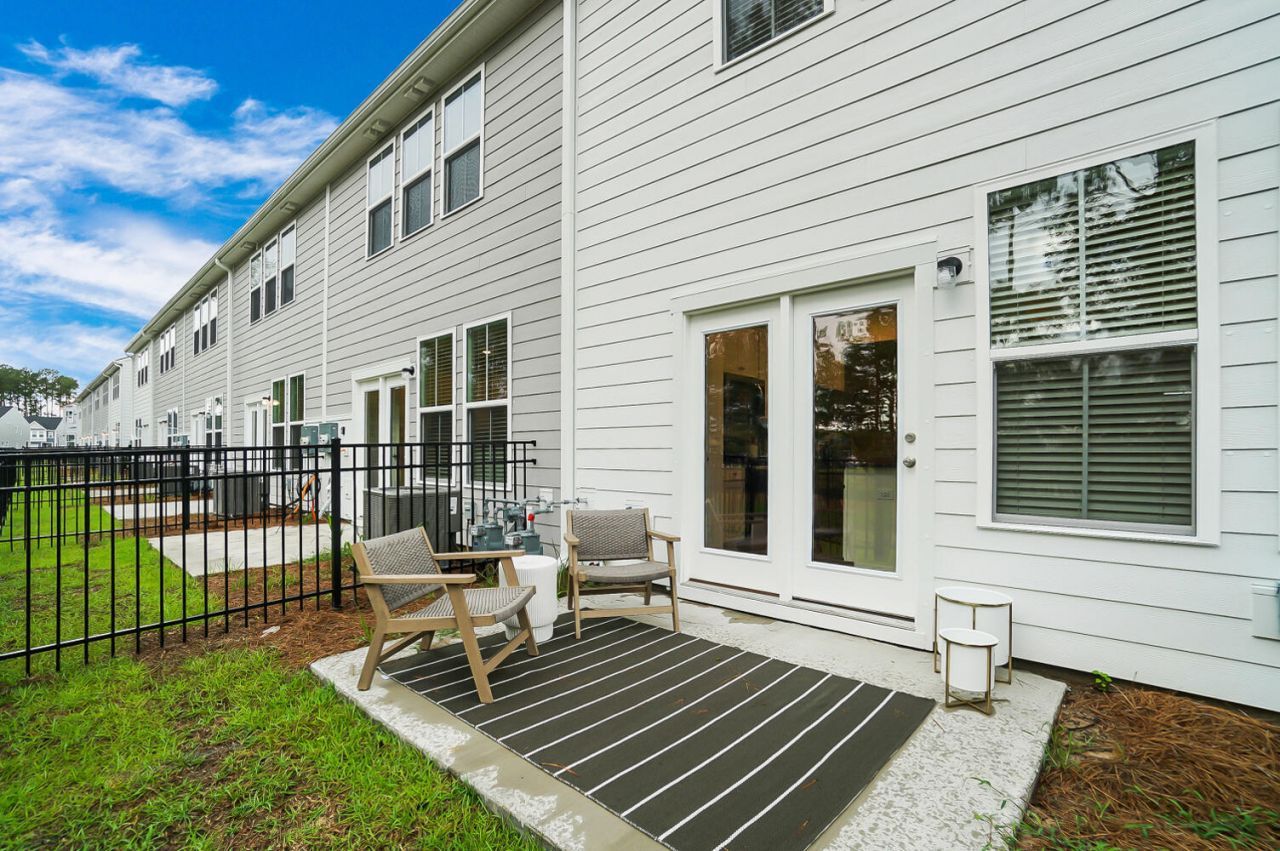 609 Trotters Lane Photo 35