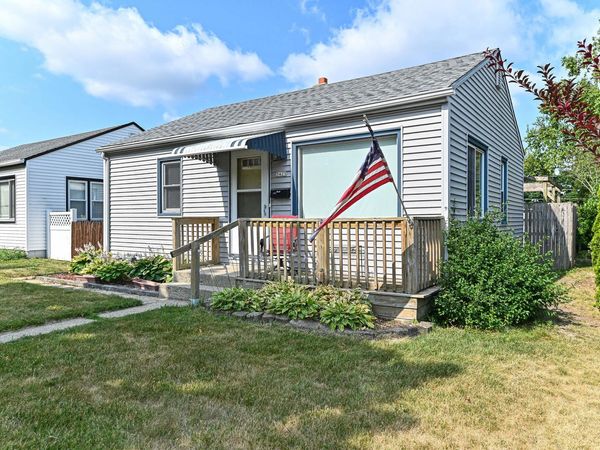 3425 S 1st St, Milwaukee, WI 53207