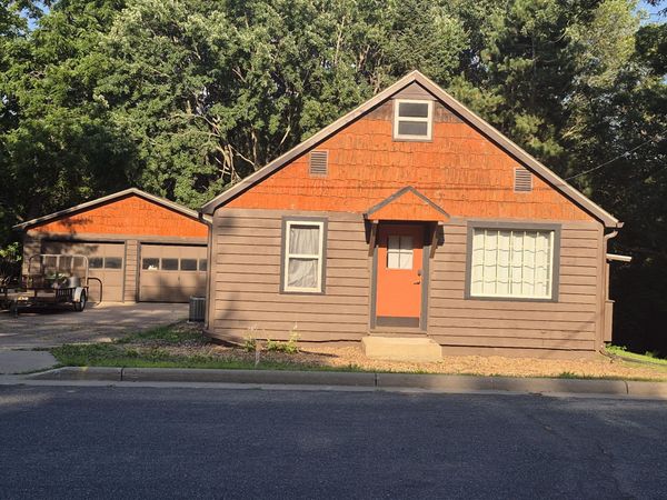 1915 Abbe Hill Dr, Eau Claire, WI 54703
