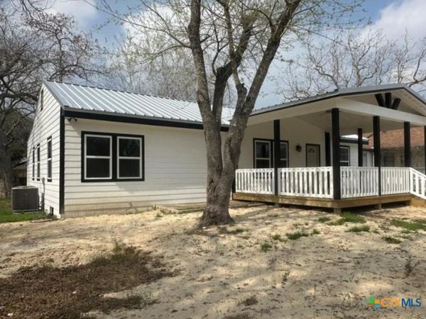 1008 N Gonzales St , Cuero, TX 77954
