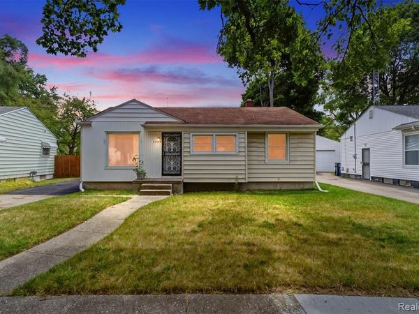4722 Birchcrest Drive , Flint, MI 48504